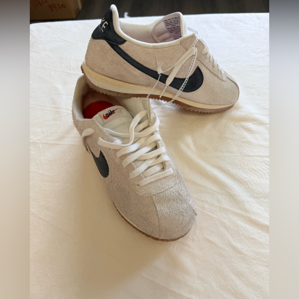 This is a Nike Cortez Vintage in Summit
White/Muslin/Gum Medium Brown/Black - Picture 2 of 8